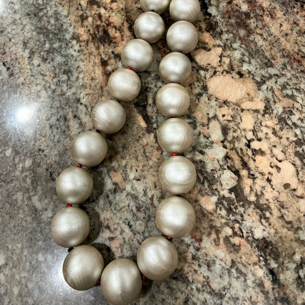 Clare V Oversized Pearl Necklace with Cream Beads - Picture 3 of 6